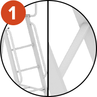 Structure avec main courante de chaque côté et barreaux anti-dérapante