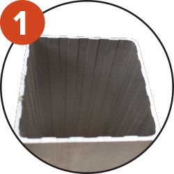 Profil dentelé pour laisser passer les grains de sable et graviers, évitant tout blocage des poteaux