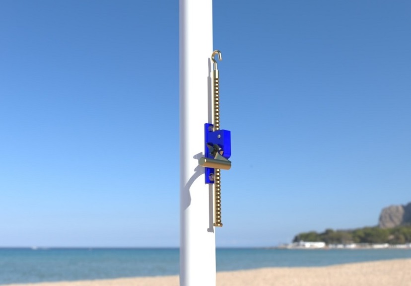 Poteau avec système de tension par treuil