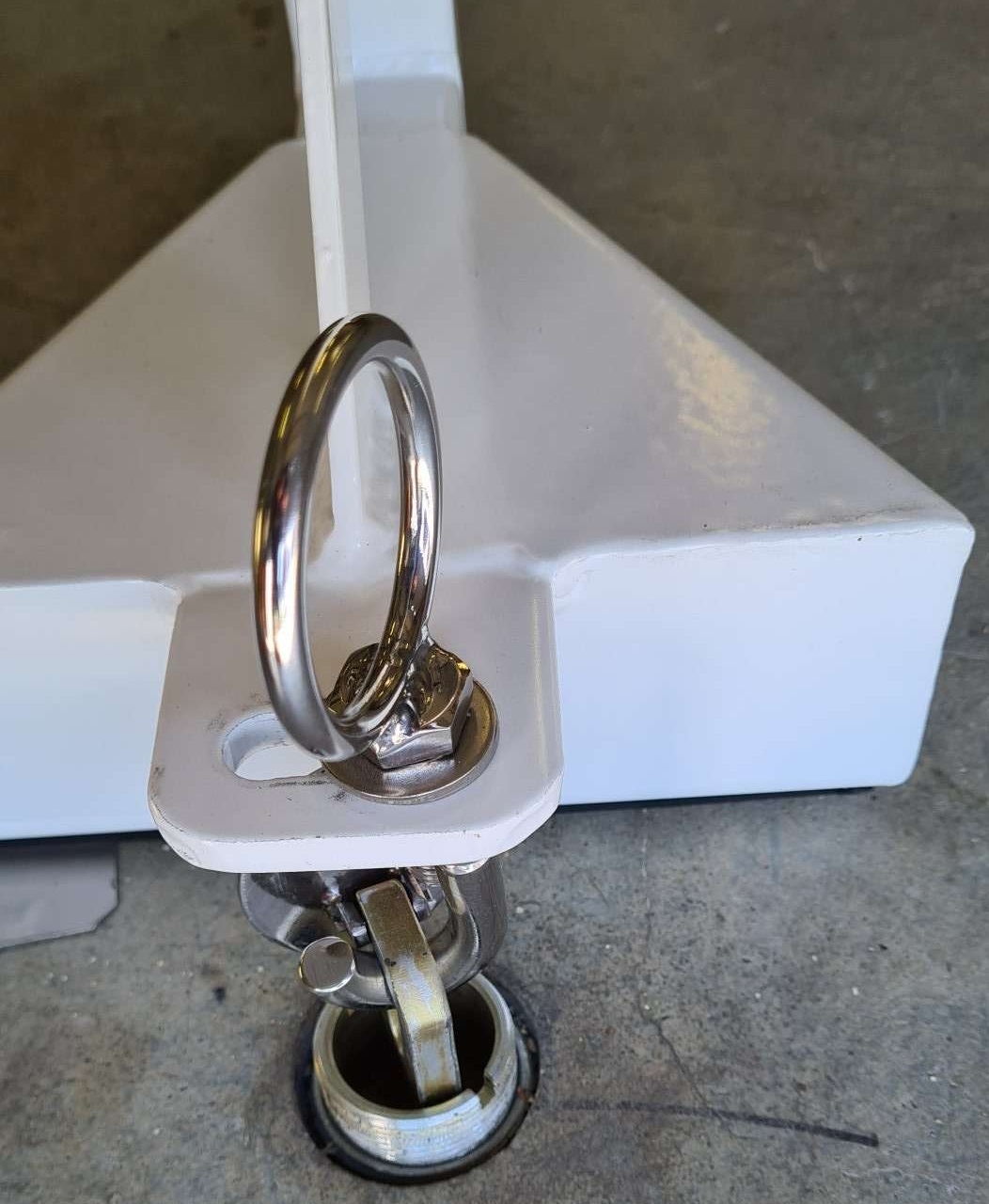 Poteau badminton avec fixation ancrage multidirectionnel